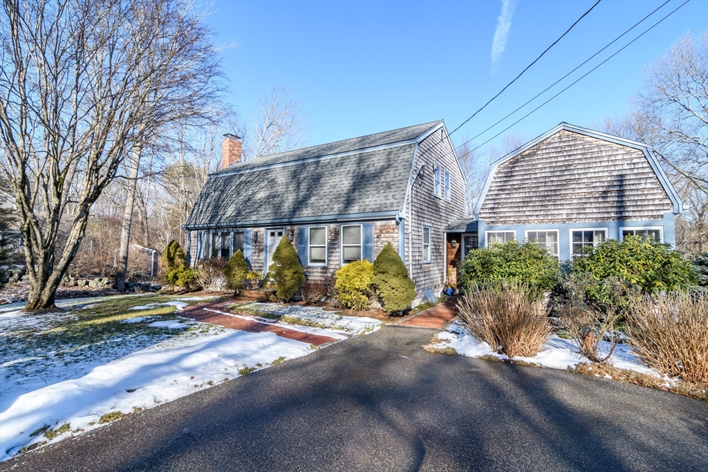 368 Highland St, Stoughton, Massachusetts, 4 Bedrooms Bedrooms, 8 Rooms Rooms,3 BathroomsBathrooms,Residential,For Sale,Highland St,73469064