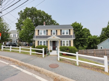 14 Elm, Dedham, Massachusetts, 3 Bedrooms Bedrooms, 6 Rooms Rooms,2 BathroomsBathrooms,Residential Lease,For Rent,Elm,73478928