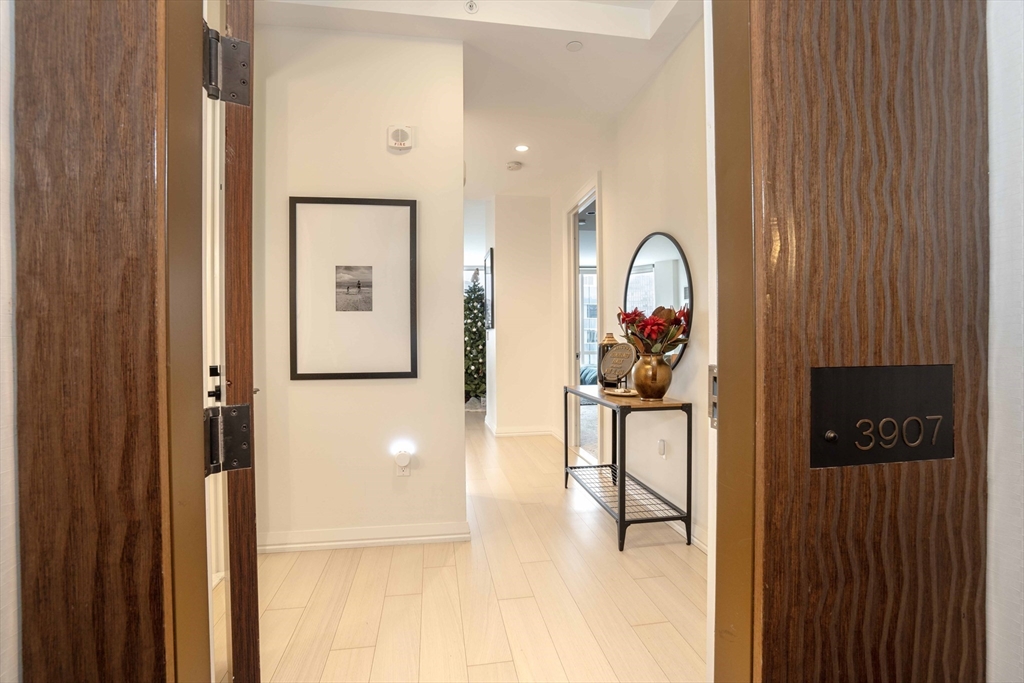 1 Franklin Street, Boston, Massachusetts, 2 Bedrooms Bedrooms, 4 Rooms Rooms,2.5 BathroomsBathrooms,Residential,For Sale,Franklin Street,73457168