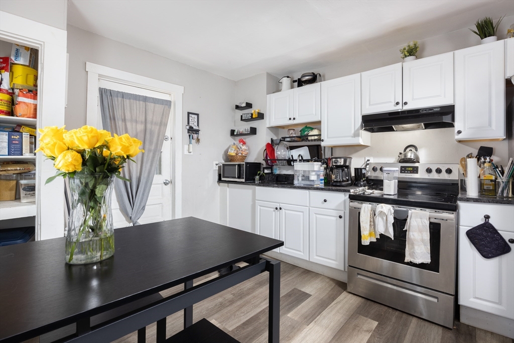 134 Pearl St., Somerville, Massachusetts, 2 Bedrooms Bedrooms, 4 Rooms Rooms,1 BathroomBathrooms,Residential Lease,For Rent,Pearl St.,73478764