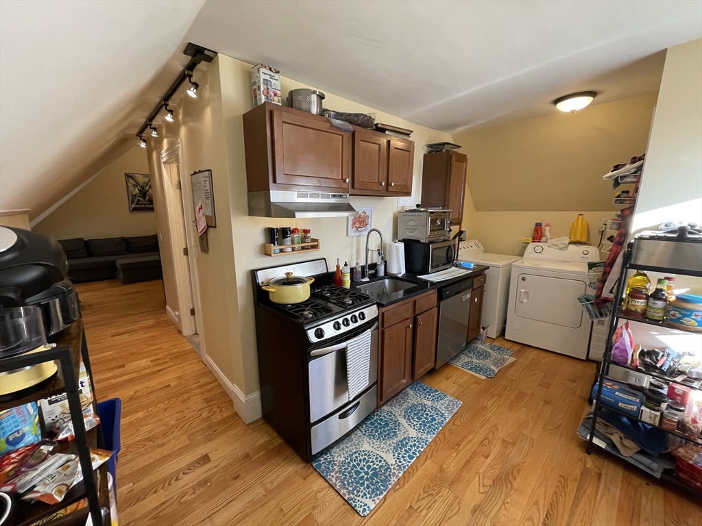 5 Irving Street, Somerville, Massachusetts, 2 Bedrooms Bedrooms, 4 Rooms Rooms,1 BathroomBathrooms,Residential Lease,For Rent,Irving Street,73478823