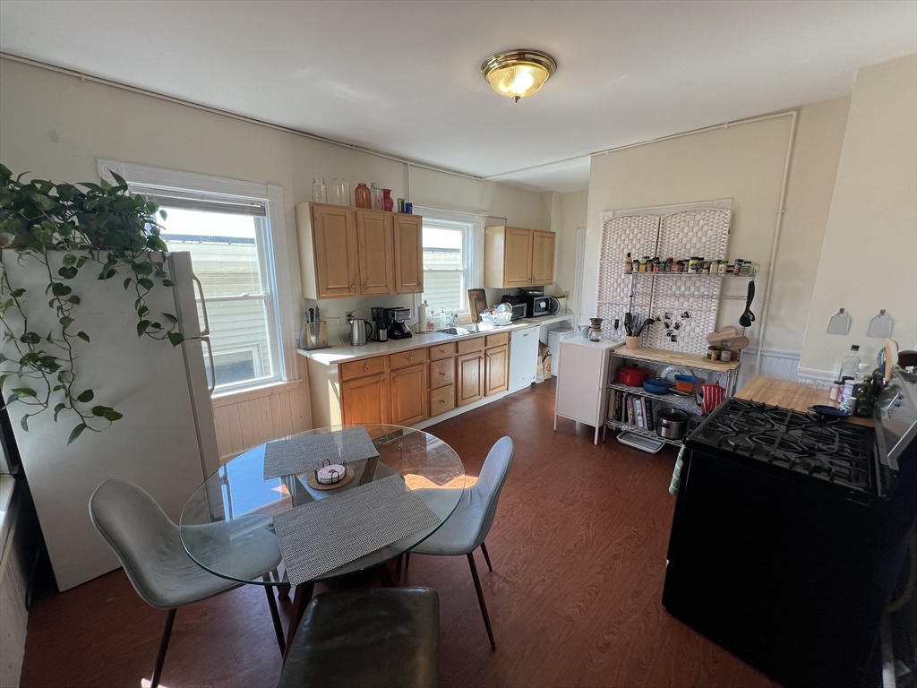 51 Ibbetson St, Somerville, Massachusetts, 4 Bedrooms Bedrooms, 6 Rooms Rooms,2 BathroomsBathrooms,Residential Lease,For Rent,Ibbetson St,73478827