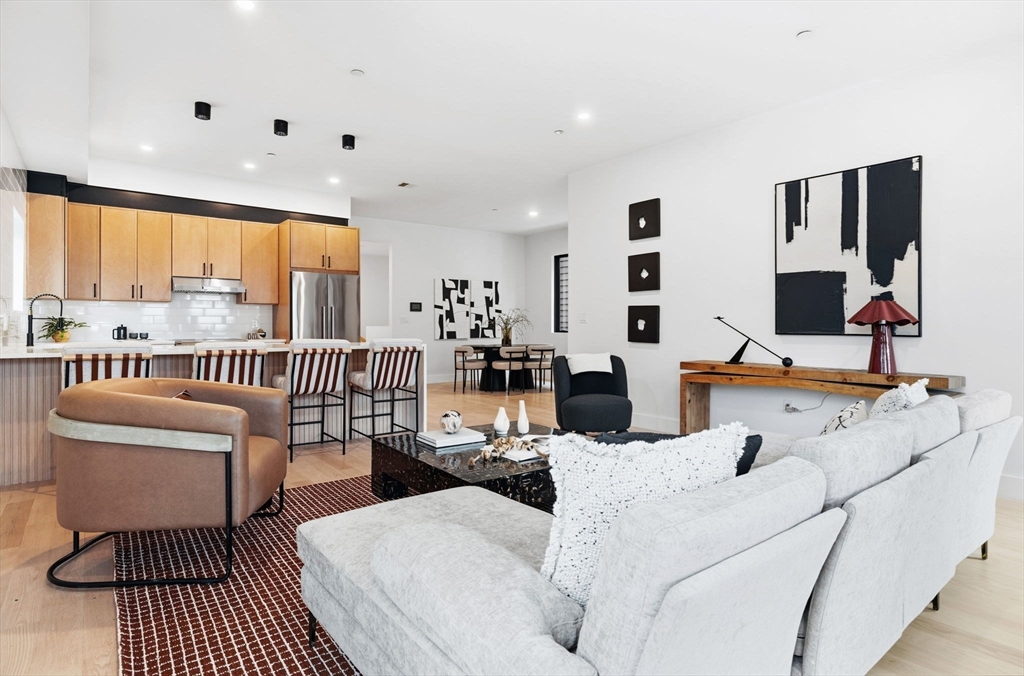 156 Albion St, Somerville, Massachusetts, 3 Bedrooms Bedrooms, 9 Rooms Rooms,3.5 BathroomsBathrooms,Residential,For Sale,Albion St,73478907