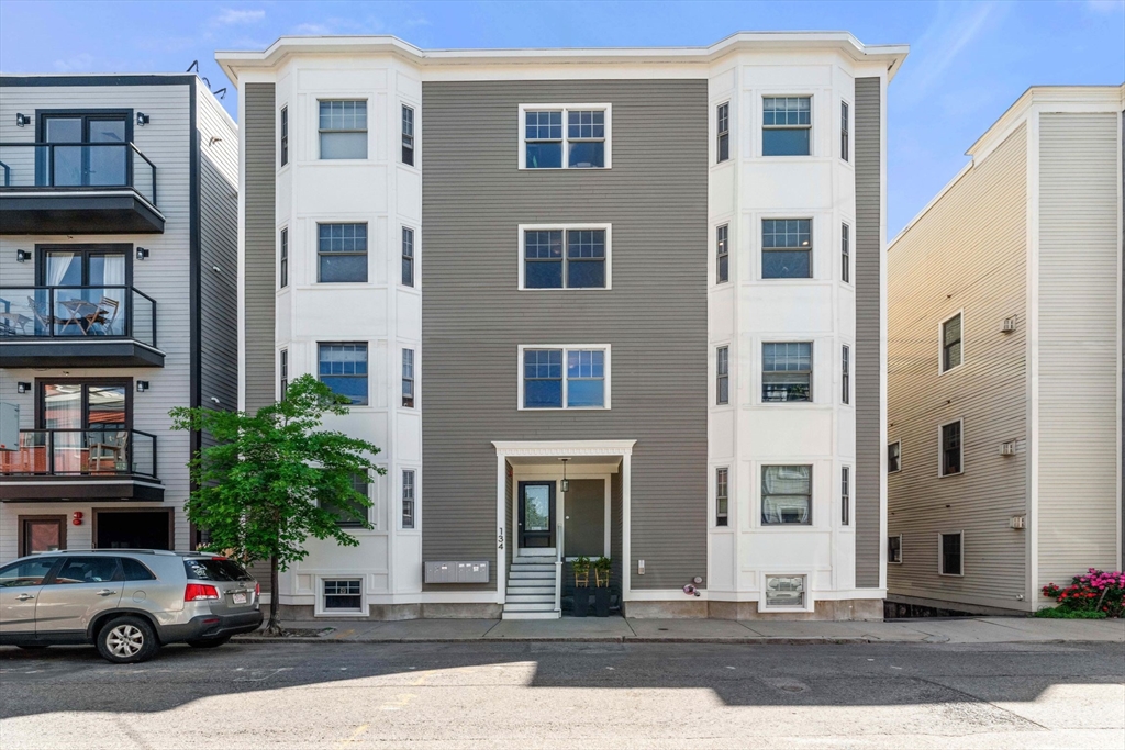 134-136 W 9th St, Boston, Massachusetts, 2 Bedrooms Bedrooms, 3 Rooms Rooms,1 BathroomBathrooms,Residential,For Sale,W 9th St,73478862