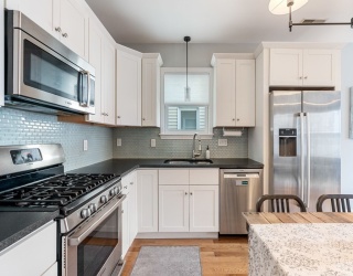 995 Dorchester Ave, Boston, Massachusetts, 3 Bedrooms Bedrooms, 6 Rooms Rooms,2 BathroomsBathrooms,Residential,For Sale,Dorchester Ave,73478864