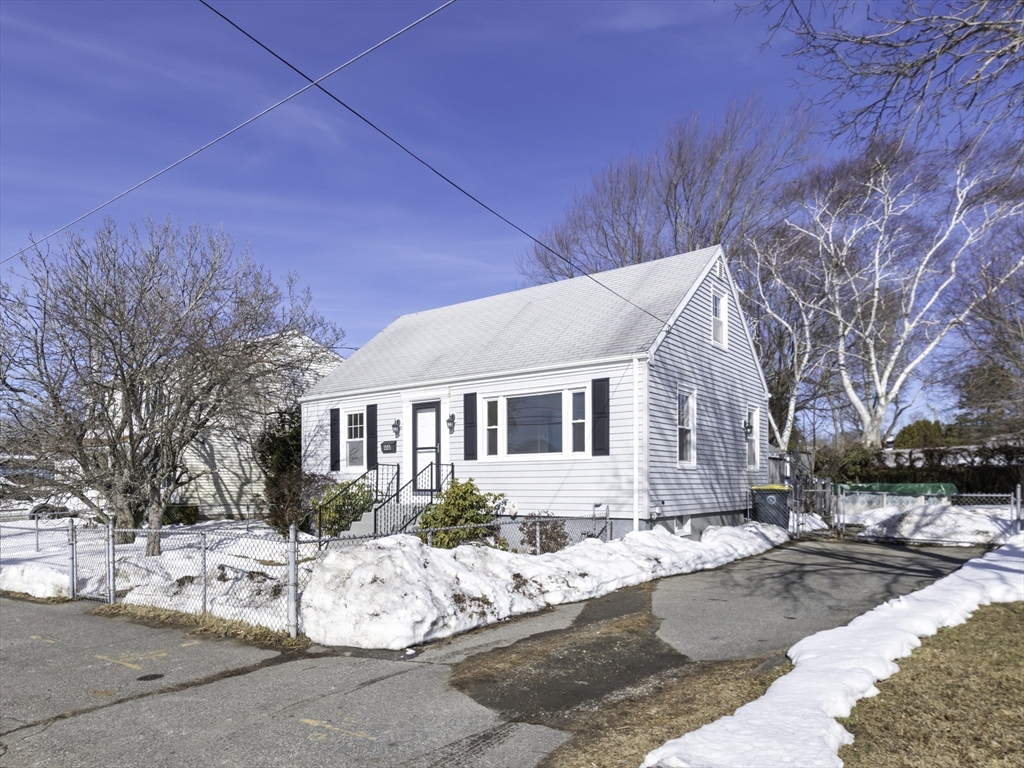 1553 Riverside Ave, Somerset, Massachusetts, 3 Bedrooms Bedrooms, 5 Rooms Rooms,1 BathroomBathrooms,Residential,For Sale,Riverside Ave,73478937
