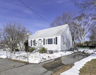 1553 Riverside Ave, Somerset, Massachusetts, 3 Bedrooms Bedrooms, 5 Rooms Rooms,1 BathroomBathrooms,Residential,For Sale,Riverside Ave,73478937