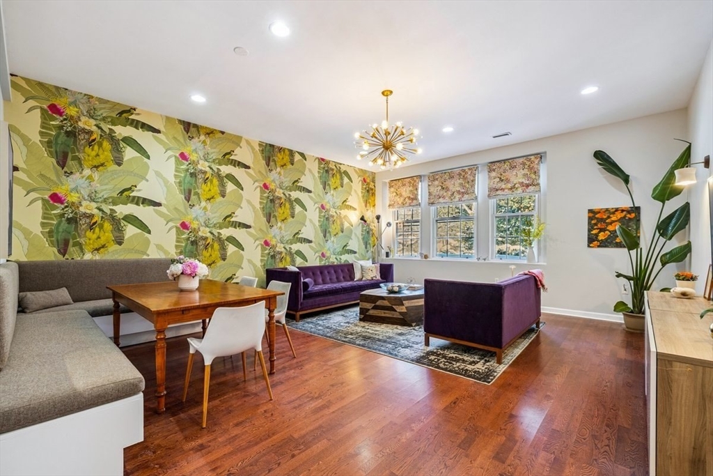 60 Glen Rd, Brookline, Massachusetts, 2 Bedrooms Bedrooms, 4 Rooms Rooms,2 BathroomsBathrooms,Residential,For Sale,Glen Rd,73478850