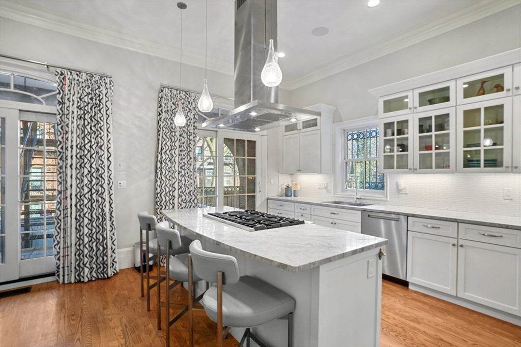 41 Worcester St, Boston, Massachusetts, 3 Bedrooms Bedrooms, 5 Rooms Rooms,2.5 BathroomsBathrooms,Residential,For Sale,Worcester St,73478736