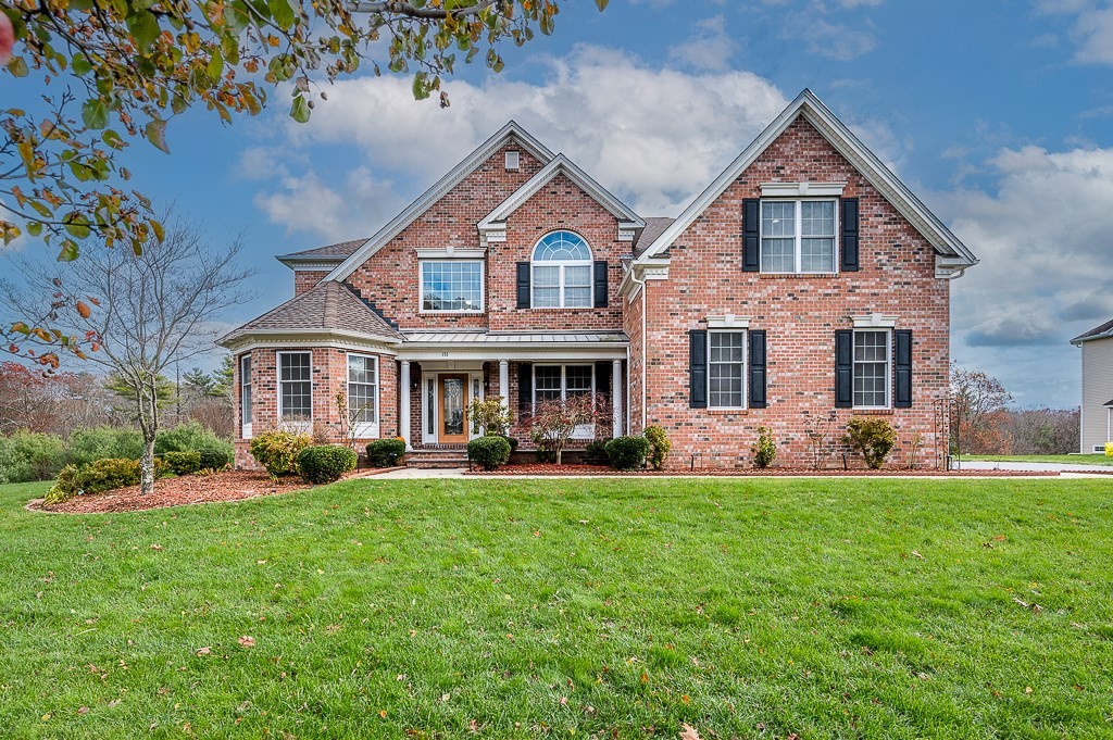 151 Mohawk Path, Holliston, Massachusetts, 4 Bedrooms Bedrooms, 9 Rooms Rooms,3.5 BathroomsBathrooms,Residential,For Sale,Mohawk Path,73454222