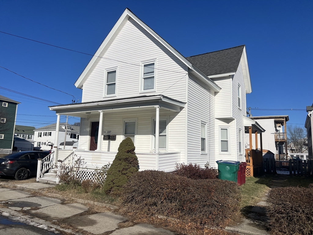 137 Crawford Street, Lowell, Massachusetts, 4 Bedrooms Bedrooms, 10 Rooms Rooms,2 BathroomsBathrooms,Residential Income,For Sale,Crawford Street,73463140