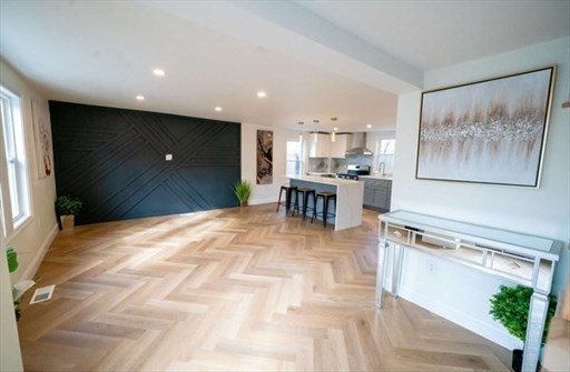 35 Wright St, Stoneham, Massachusetts, 3 Bedrooms Bedrooms, 5 Rooms Rooms,1.5 BathroomsBathrooms,Residential Lease,For Rent,Wright St,73478950