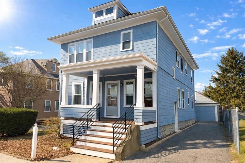 174 Maplewood, Watertown, Massachusetts, 2 Bedrooms Bedrooms, 6 Rooms Rooms,2 BathroomsBathrooms,Residential Lease,For Rent,Maplewood,73478956