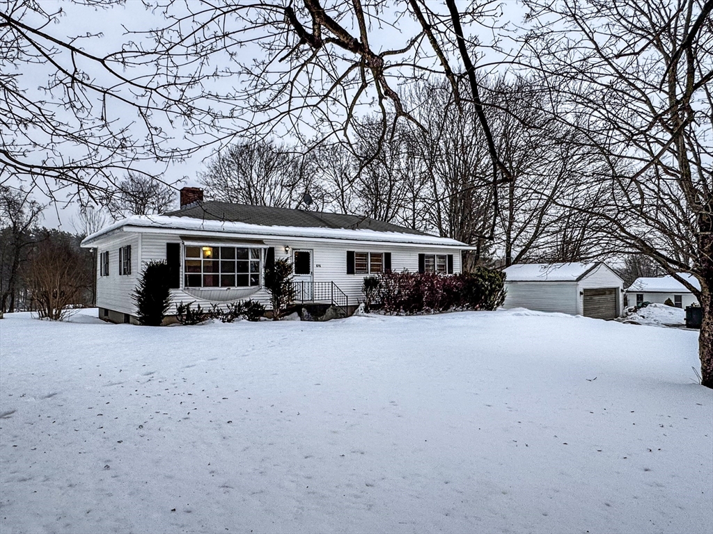 858 N Woodstock Rd, Southbridge, Massachusetts, 3 Bedrooms Bedrooms, 5 Rooms Rooms,1.5 BathroomsBathrooms,Residential,For Sale,N Woodstock Rd,73478959