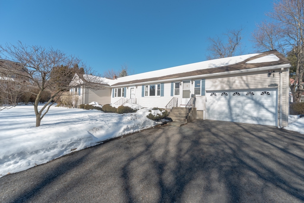 41 Auburn St, Waltham, Massachusetts, 3 Bedrooms Bedrooms, 6 Rooms Rooms,1.5 BathroomsBathrooms,Residential,For Sale,Auburn St,73478966