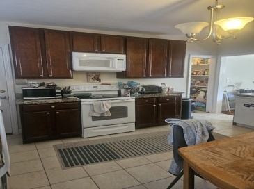 293 School Street, Stoughton, Massachusetts, 2 Bedrooms Bedrooms, 4 Rooms Rooms,1 BathroomBathrooms,Residential Lease,For Rent,School Street,73478981