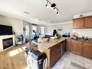 916 Dorchester St, Boston, Massachusetts, 2 Bedrooms Bedrooms, 4 Rooms Rooms,1 BathroomBathrooms,Residential Lease,For Rent,Dorchester St,73190909