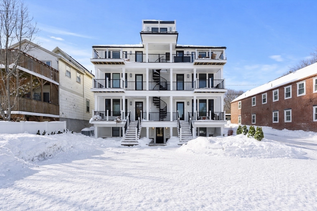 182 Merrimac St, Newburyport, Massachusetts, 2 Bedrooms Bedrooms, 4 Rooms Rooms,2.5 BathroomsBathrooms,Residential,For Sale,Merrimac St,73478997
