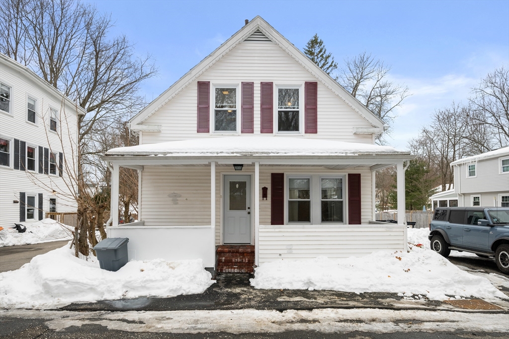 8 Cleveland Ave, Ipswich, Massachusetts, 3 Bedrooms Bedrooms, 6 Rooms Rooms,1.5 BathroomsBathrooms,Residential,For Sale,Cleveland Ave,73478999