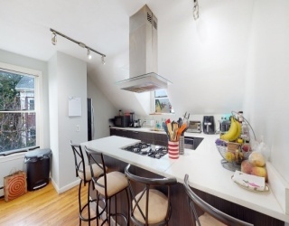 5 Munroe, Somerville, Massachusetts, 3 Bedrooms Bedrooms, 7 Rooms Rooms,1 BathroomBathrooms,Residential Lease,For Rent,Munroe,73479042