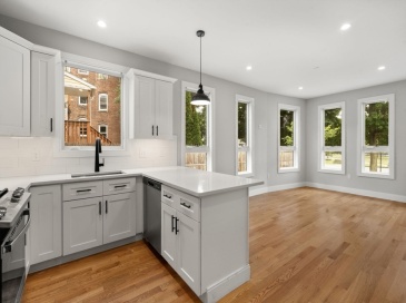 123-125 Centre St, Boston, Massachusetts, 3 Bedrooms Bedrooms, 5 Rooms Rooms,2.5 BathroomsBathrooms,Residential,For Sale,Centre St,73479005