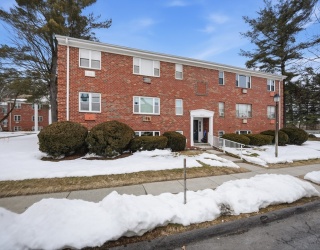 204 Regency Park Dr, Agawam, Massachusetts, 1 Bedroom Bedrooms, 3 Rooms Rooms,1 BathroomBathrooms,Residential,For Sale,Regency Park Dr,73479004