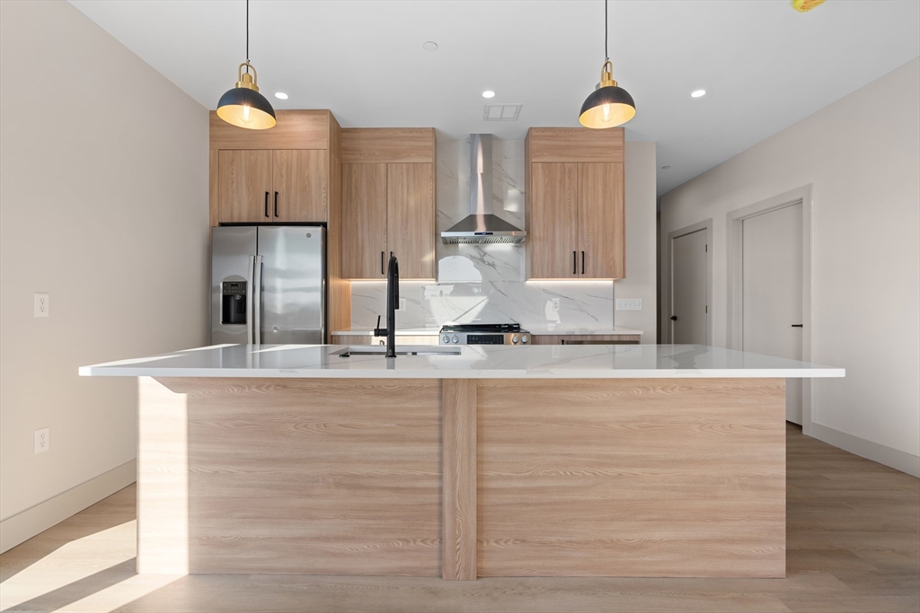 453 Franklin Street, Melrose, Massachusetts, 2 Bedrooms Bedrooms, 4 Rooms Rooms,2 BathroomsBathrooms,Residential Lease,For Rent,Franklin Street,73478983