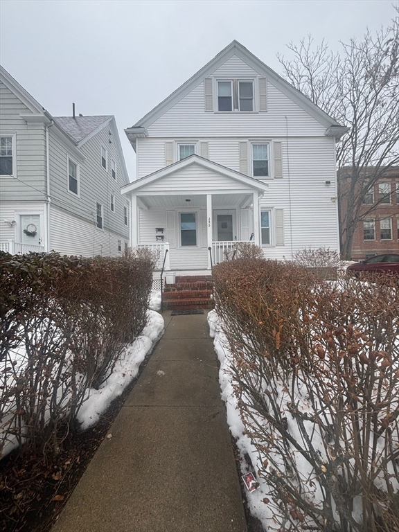 323 Arlington St, Watertown, Massachusetts, 3 Bedrooms Bedrooms, 5 Rooms Rooms,2 BathroomsBathrooms,Residential Lease,For Rent,Arlington St,73479038