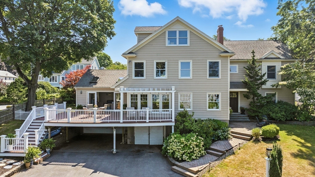 155 Village St, Marblehead, Massachusetts, 6 Bedrooms Bedrooms, 12 Rooms Rooms,3.5 BathroomsBathrooms,Residential,For Sale,Village St,73424519