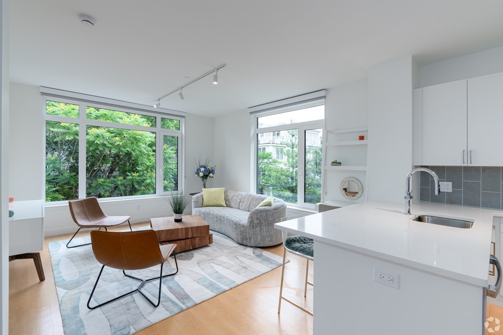 605 Concord, Cambridge, Massachusetts, 2 Bedrooms Bedrooms, 3 Rooms Rooms,2 BathroomsBathrooms,Residential Lease,For Rent,Concord,73399463