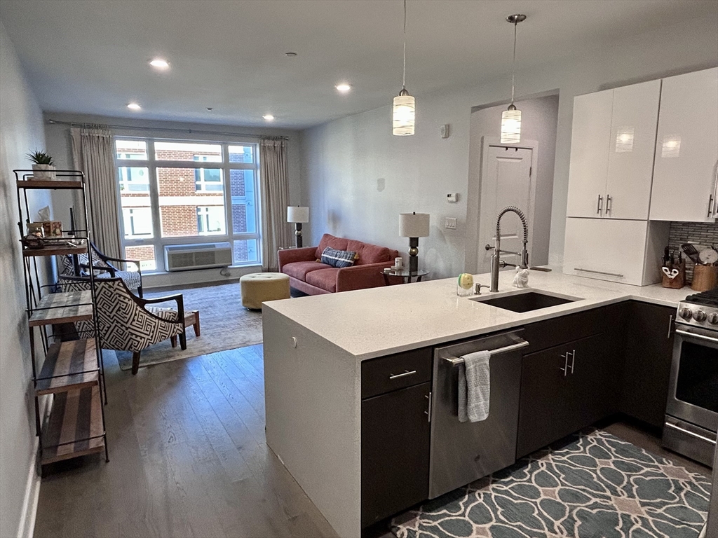 2 Cliveden St, Quincy, Massachusetts, 2 Bedrooms Bedrooms, 4 Rooms Rooms,2 BathroomsBathrooms,Residential Lease,For Rent,Cliveden St,73460549