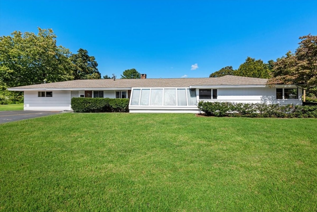 4 Richard Rd, Hingham, Massachusetts, 4 Bedrooms Bedrooms, 8 Rooms Rooms,2.5 BathroomsBathrooms,Residential,For Sale,Richard Rd,73429835