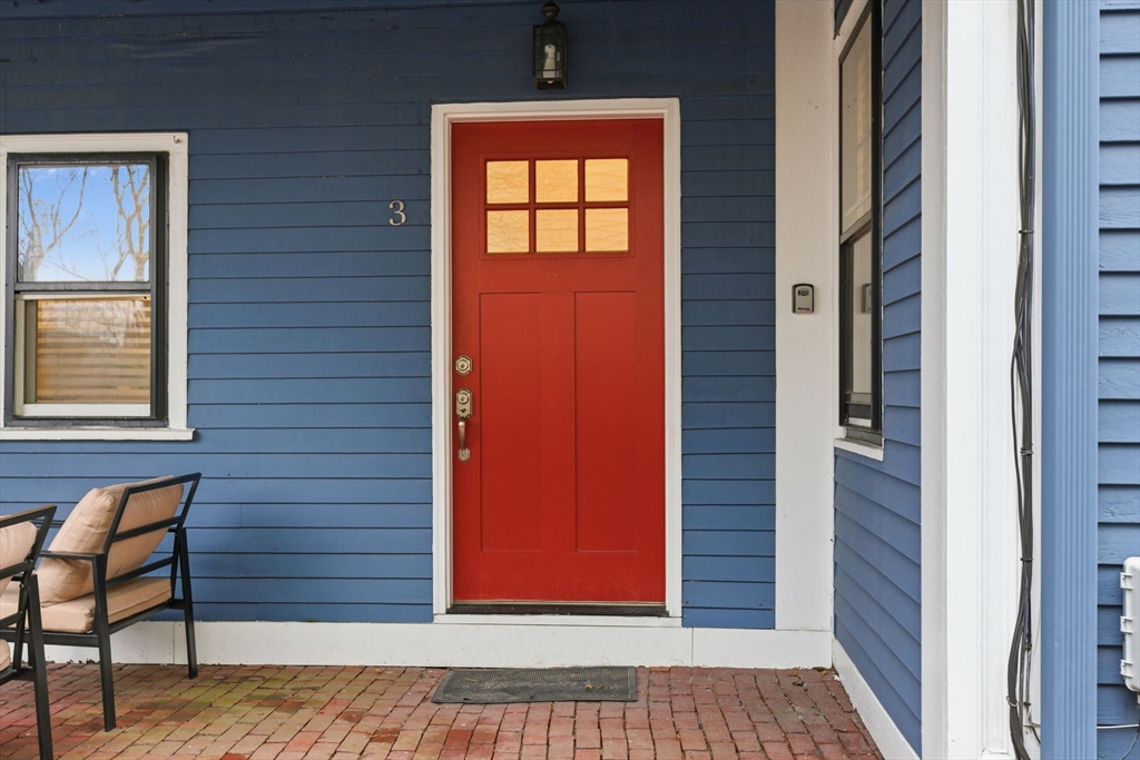 113 High St, Boston, Massachusetts, 1 Bedroom Bedrooms, 3 Rooms Rooms,1 BathroomBathrooms,Residential,For Sale,High St,73470475