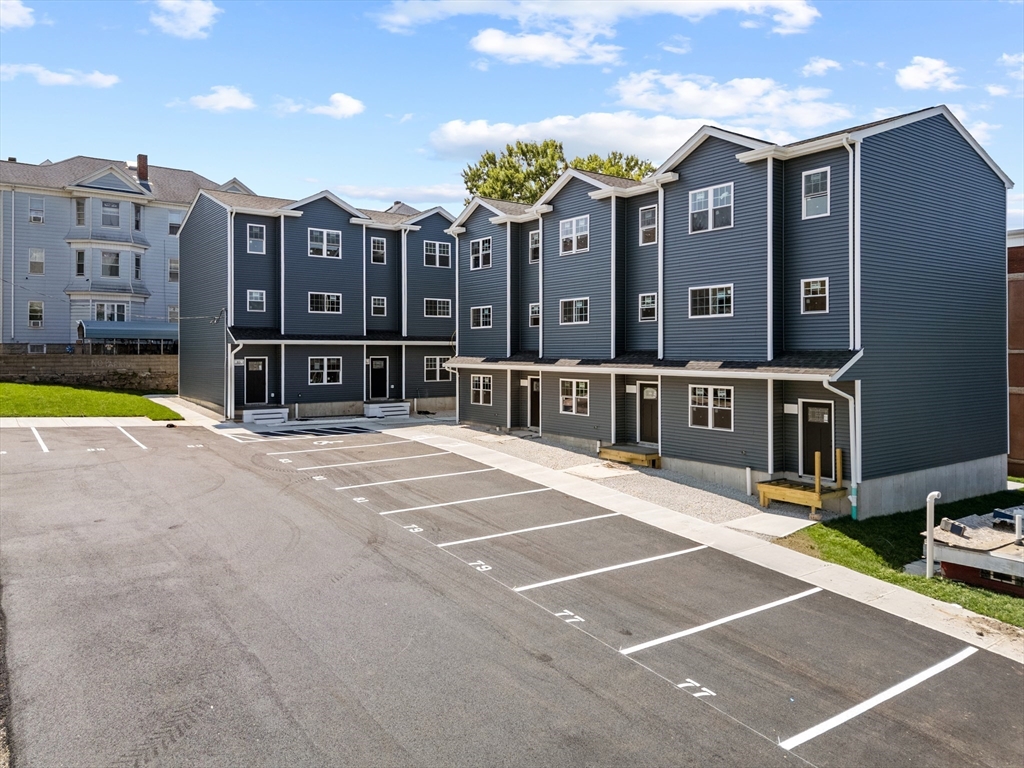 79 Hunter, Fall River, Massachusetts, 3 Bedrooms Bedrooms, 9 Rooms Rooms,2.5 BathroomsBathrooms,Residential,For Sale,Hunter,73448581