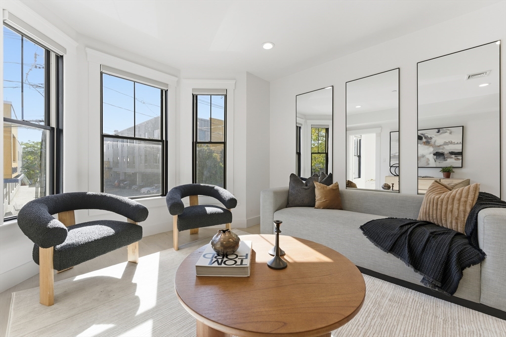 398 Bremen Street, Boston, Massachusetts, 2 Bedrooms Bedrooms, 6 Rooms Rooms,2 BathroomsBathrooms,Residential,For Sale,Bremen Street,73444767