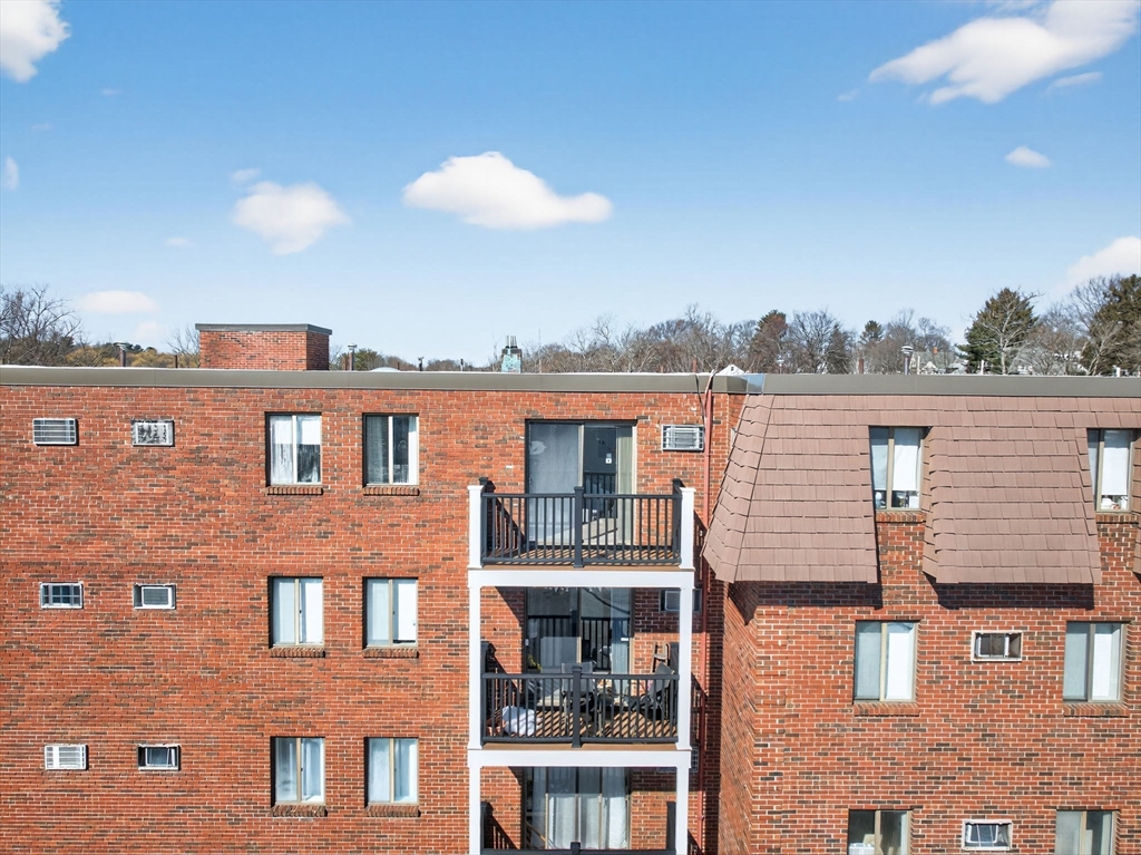 5 Washington St, Reading, Massachusetts, 2 Bedrooms Bedrooms, 4 Rooms Rooms,1 BathroomBathrooms,Residential,For Sale,Washington St,73479072