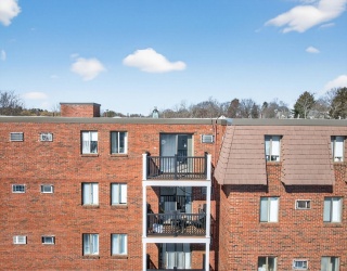 5 Washington St, Reading, Massachusetts, 2 Bedrooms Bedrooms, 4 Rooms Rooms,1 BathroomBathrooms,Residential,For Sale,Washington St,73479072