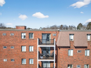 5 Washington St, Reading, Massachusetts, 2 Bedrooms Bedrooms, 4 Rooms Rooms,1 BathroomBathrooms,Residential,For Sale,Washington St,73479072