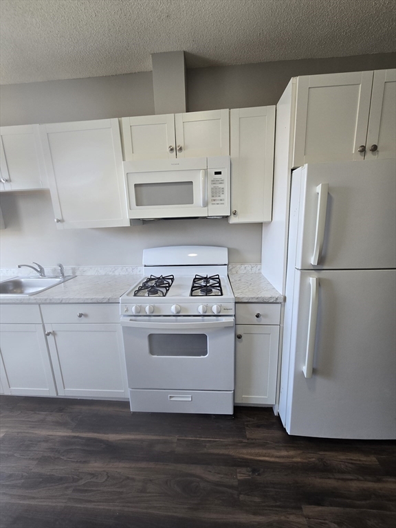 65 Shepard Street, Lynn, Massachusetts, 3 Bedrooms Bedrooms, 5 Rooms Rooms,1 BathroomBathrooms,Residential Lease,For Rent,Shepard Street,73479080