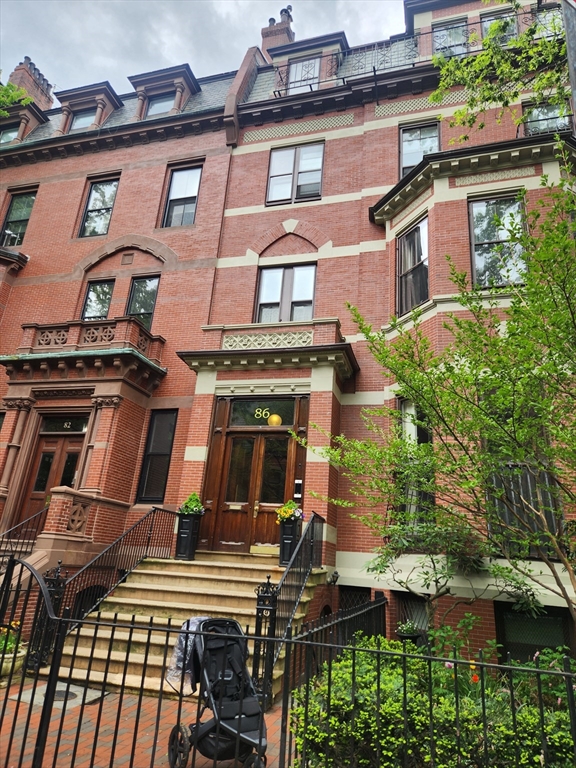 86 Marlborough, Boston, Massachusetts, 2 Bedrooms Bedrooms, 4 Rooms Rooms,2 BathroomsBathrooms,Residential Lease,For Rent,Marlborough,73479085