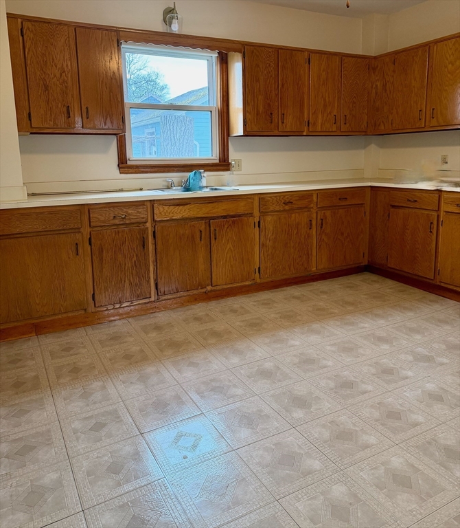 43 Aborn St, Peabody, Massachusetts, 2 Bedrooms Bedrooms, 5 Rooms Rooms,1 BathroomBathrooms,Residential Lease,For Rent,Aborn St,73479088