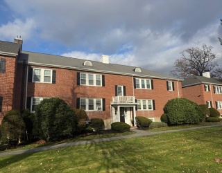 31 Hammond Pond Parkway, Boston, Massachusetts, 2 Bedrooms Bedrooms, 4 Rooms Rooms,1 BathroomBathrooms,Residential Lease,For Rent,Hammond Pond Parkway,73479111