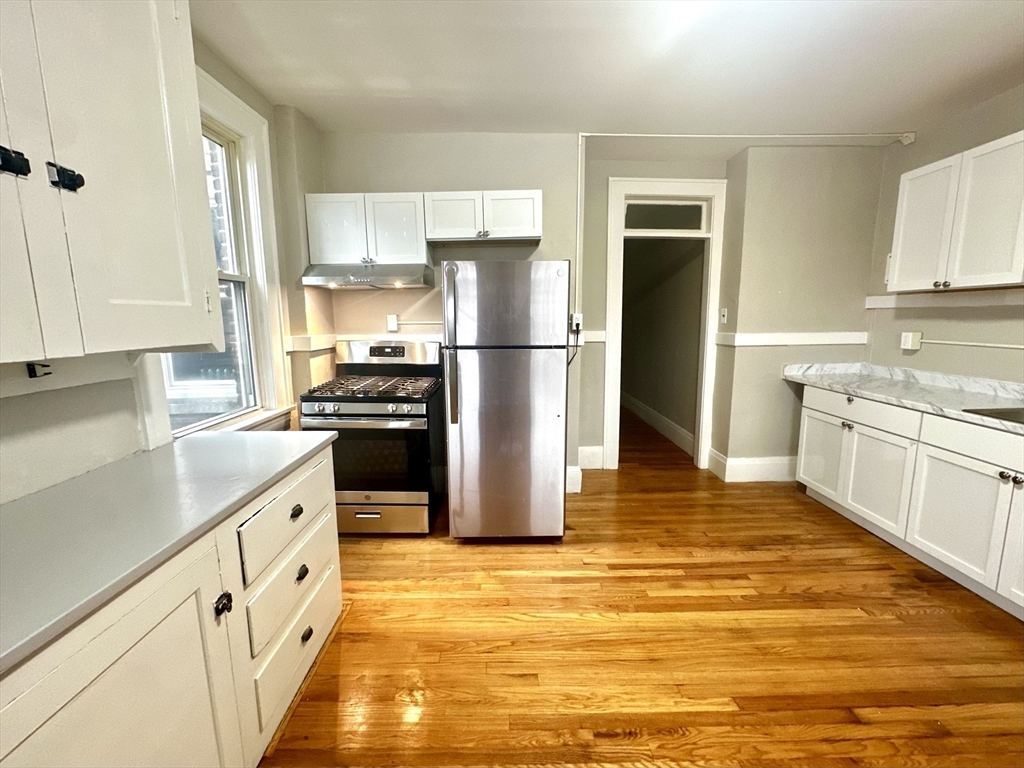 589 Pleasant Street, Holyoke, Massachusetts, 1 Bedroom Bedrooms, 4 Rooms Rooms,1 BathroomBathrooms,Residential Lease,For Rent,Pleasant Street,73479136