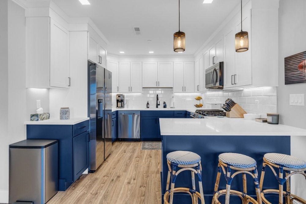 1721 Centre St, Boston, Massachusetts, 2 Bedrooms Bedrooms, 4 Rooms Rooms,2.5 BathroomsBathrooms,Residential Lease,For Rent,Centre St,73479160