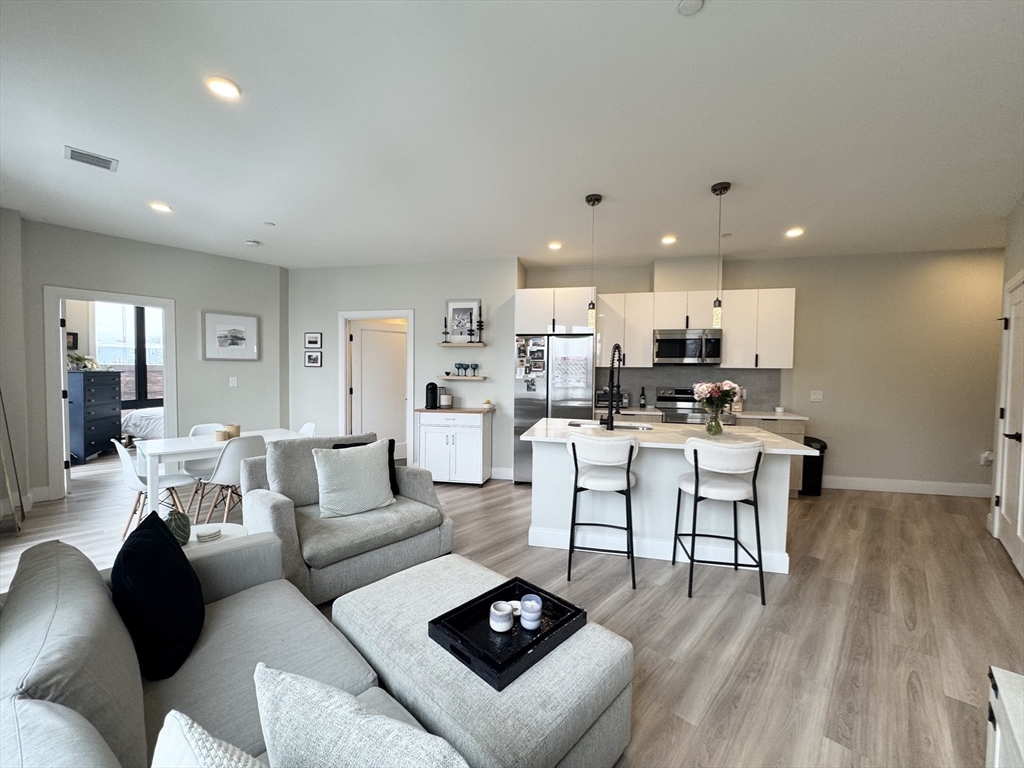 1700 Dorchester Ave, Boston, Massachusetts, 2 Bedrooms Bedrooms, 6 Rooms Rooms,2 BathroomsBathrooms,Residential Lease,For Rent,Dorchester Ave,73479221