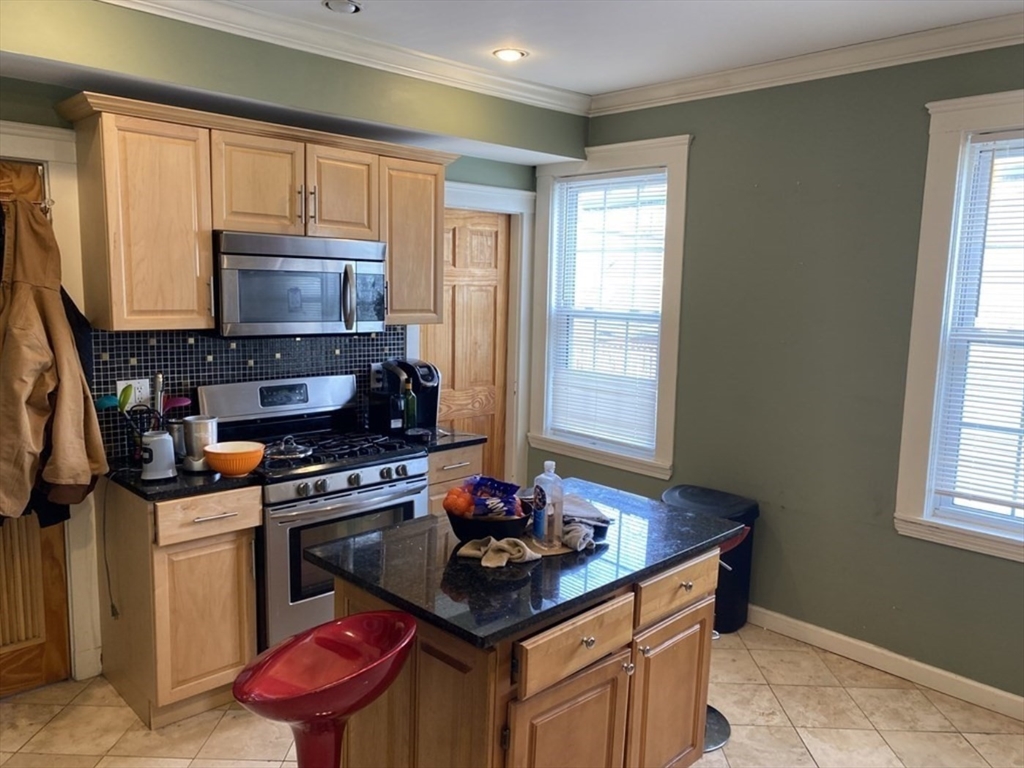 19 Pleasant St, Boston, Massachusetts, 4 Bedrooms Bedrooms, 8 Rooms Rooms,1.5 BathroomsBathrooms,Residential Lease,For Rent,Pleasant St,73479230