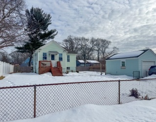 28 Burgess Dr, Warwick, Rhode Island, 2 Bedrooms Bedrooms, 4 Rooms Rooms,1 BathroomBathrooms,Residential,For Sale,Burgess Dr,73479250