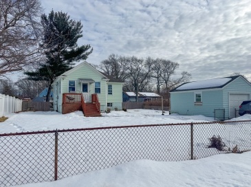 28 Burgess Dr, Warwick, Rhode Island, 2 Bedrooms Bedrooms, 4 Rooms Rooms,1 BathroomBathrooms,Residential,For Sale,Burgess Dr,73479250