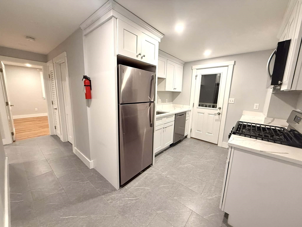 45 North Emerson St., Wakefield, Massachusetts, 1 Bedroom Bedrooms, 3 Rooms Rooms,1 BathroomBathrooms,Residential Lease,For Rent,North Emerson St.,73479254