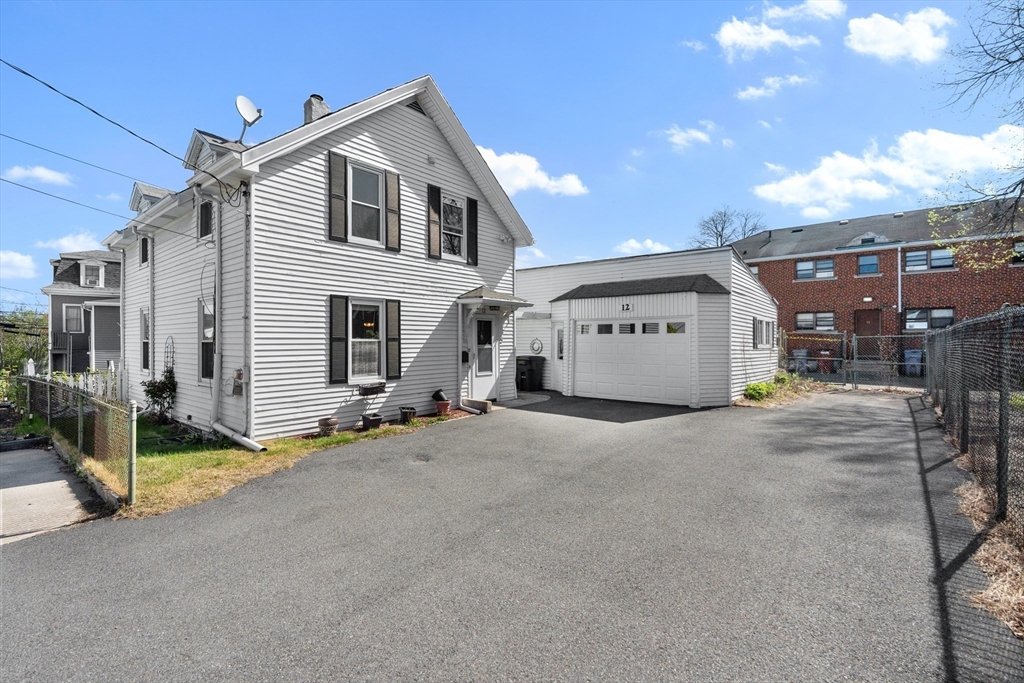 12 Lowell Place, Waltham, Massachusetts, 4 Bedrooms Bedrooms, 8 Rooms Rooms,4 BathroomsBathrooms,Residential Lease,For Rent,Lowell Place,73479266